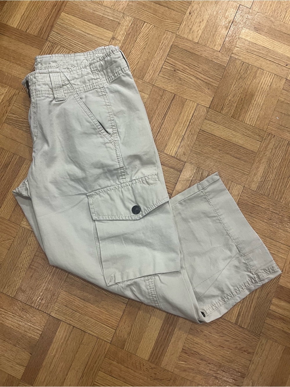 GAP 2000s Women's Light Tan Cargo Capri Pants